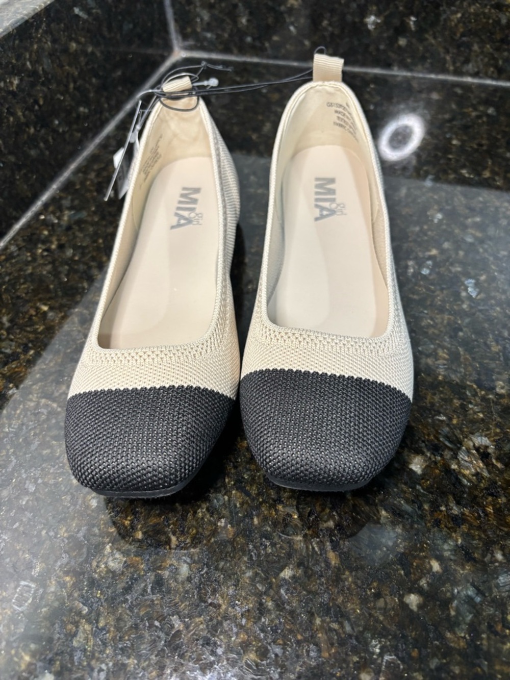 MIA NWT Women's Two-Tone Knit Ballet Flats - Black & Cream - Picture 2 of 8